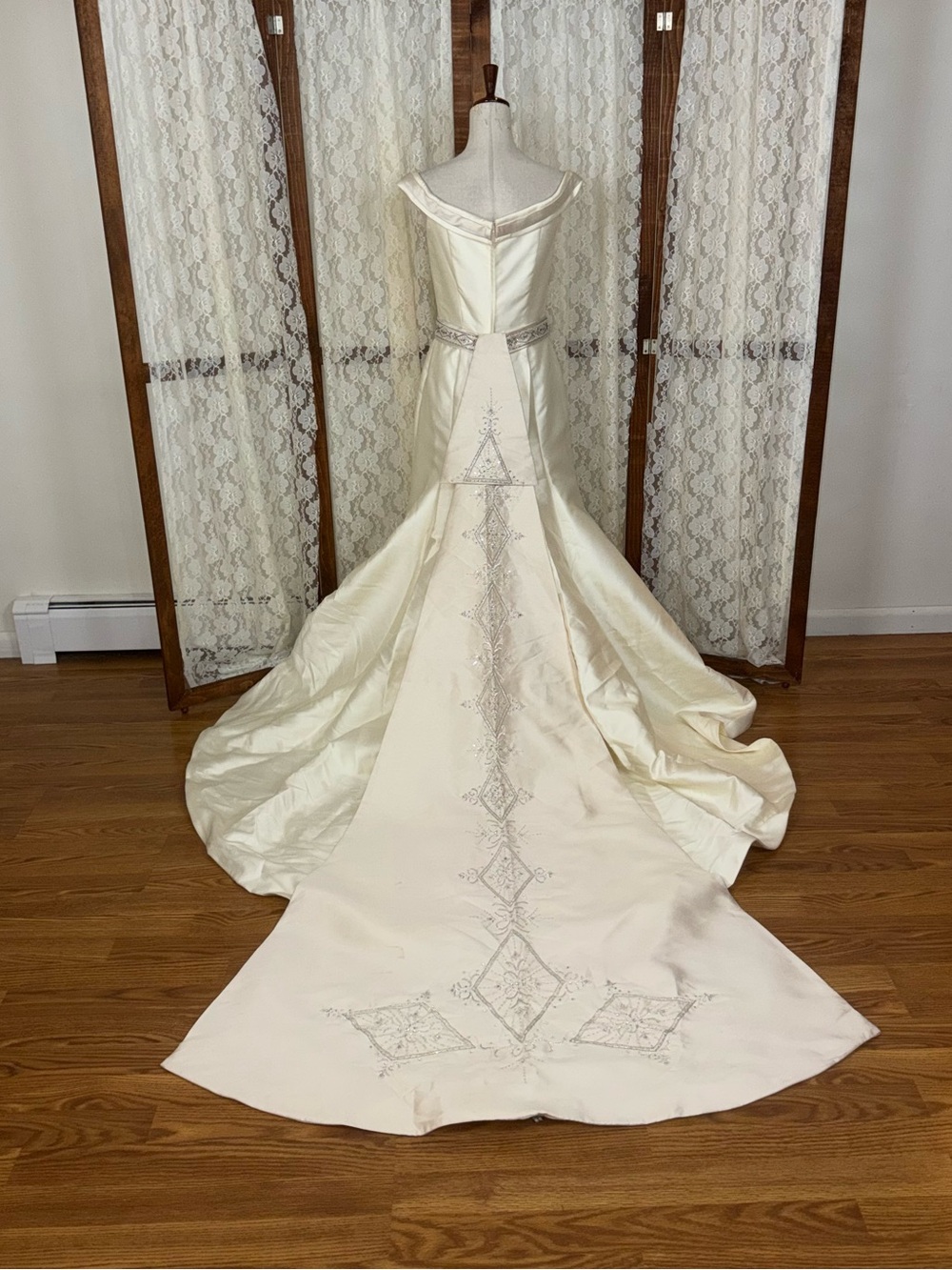 Stunning Henry Roth Satin Twill Wedding Gown